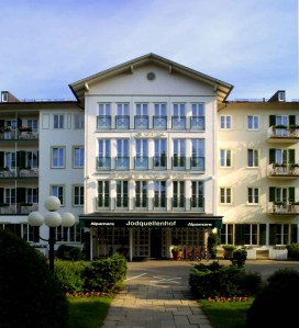 01 Haus frontal groß